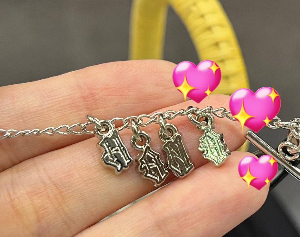 HANA BAD LOVEブレスレット💖 名前の後ろは何にも書いてなかった