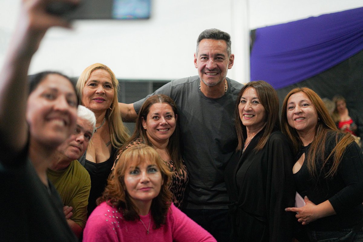 ¡TRABAJANDO CON LOS CONSEJOS BARRIALES DEL ESTE DE LA CIUDAD!

Un gran encuentro en el #ParqueEducativo Este con los miembros de los Concejos Barriales de la zona. Quiero agradecerles por el gran trabajo que llevan adelante cada día para sostener y fortalecer el tejido