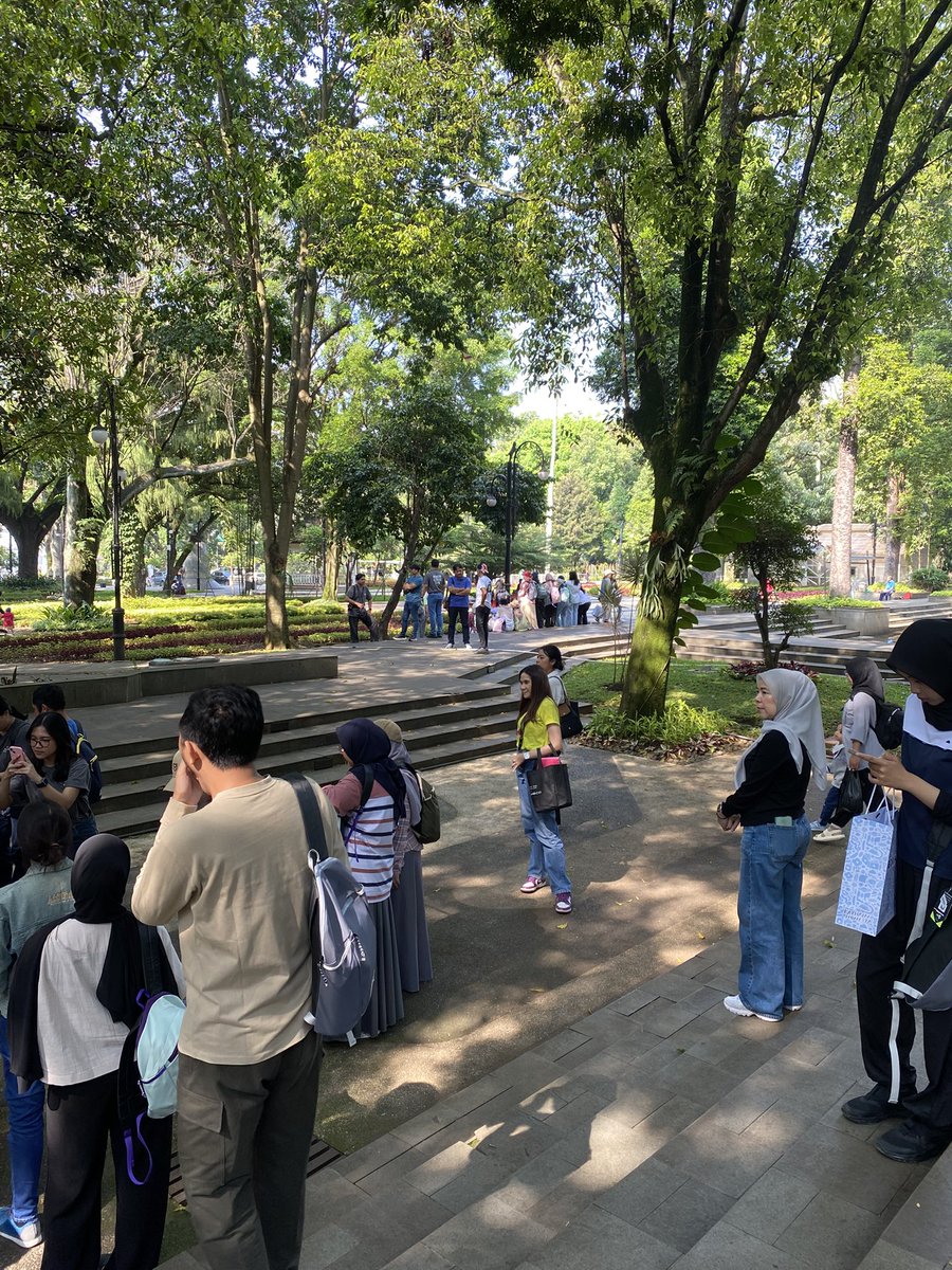 briankhrisna's tweet image. Semoga acara jalan2 heritage gramedia kayak gini makin sering

Bandung tuh banyak heritage uniknya 🎉🔥🔥