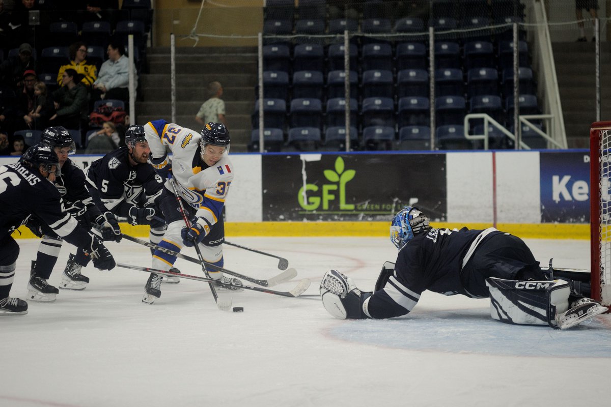 LegerNormand's tweet photo. @aiglesbleus 2 @StFXAthletics 1 hockey masculin préparatoire vendredi soir à Antigonish. Buts des défenseurs Jonathan Desrosiers et Alexis Arsenault. https://t.co/I1dgukO4Tt