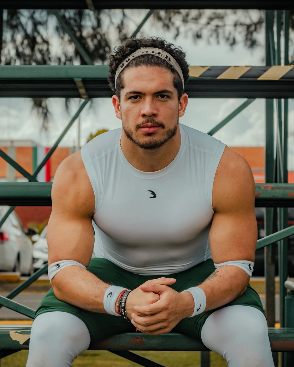 Dymesports's tweet photo. LET THE DOG EAT. Dyme Athlete 1/11 

#dyme #athlete #provethemwrong #rb #football https://t.co/SuW174n8jI
