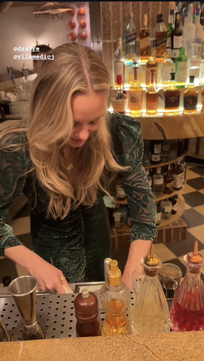 dearprepon's tweet photo. DANIELLE FAZENDO A PRÓPRIA CAIPIRINHA MEU DEUS EU NASCI PRA VER ESSE MOMENTO AAAAAAAAAAAAAAAA https://t.co/xwYtoaAbVM