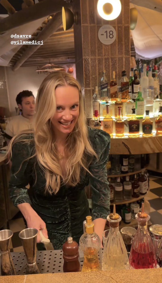 dearprepon's tweet photo. DANIELLE FAZENDO A PRÓPRIA CAIPIRINHA MEU DEUS EU NASCI PRA VER ESSE MOMENTO AAAAAAAAAAAAAAAA https://t.co/xwYtoaAbVM