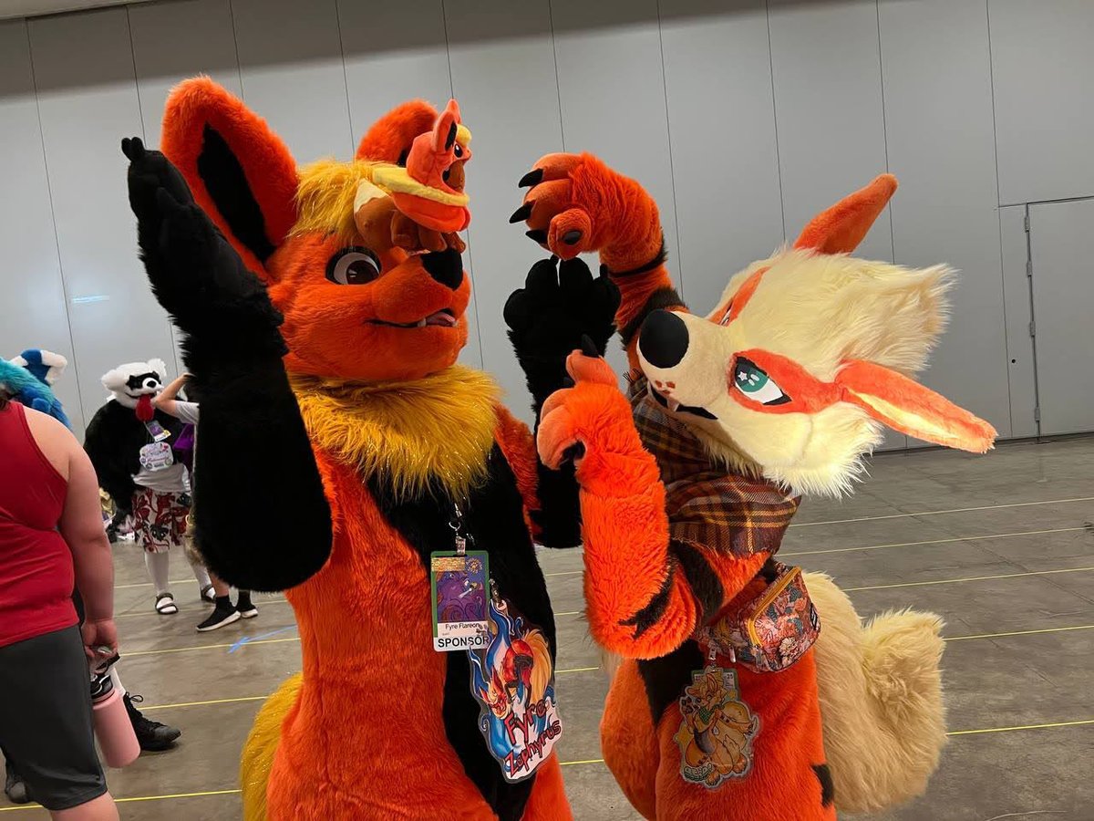 Time for some new tricks to demonstrate on #FursuitFriday ! Here, I demonstrate how to balance smol creatures on my snout, with a little help from Reid (<a href="/dogbutwithfire/">Reid!! ⭐️😌</a> ). I think it was a resounding success! .. Who says you can't teach an old Flare new tricks?

📍: AnthroCon2025