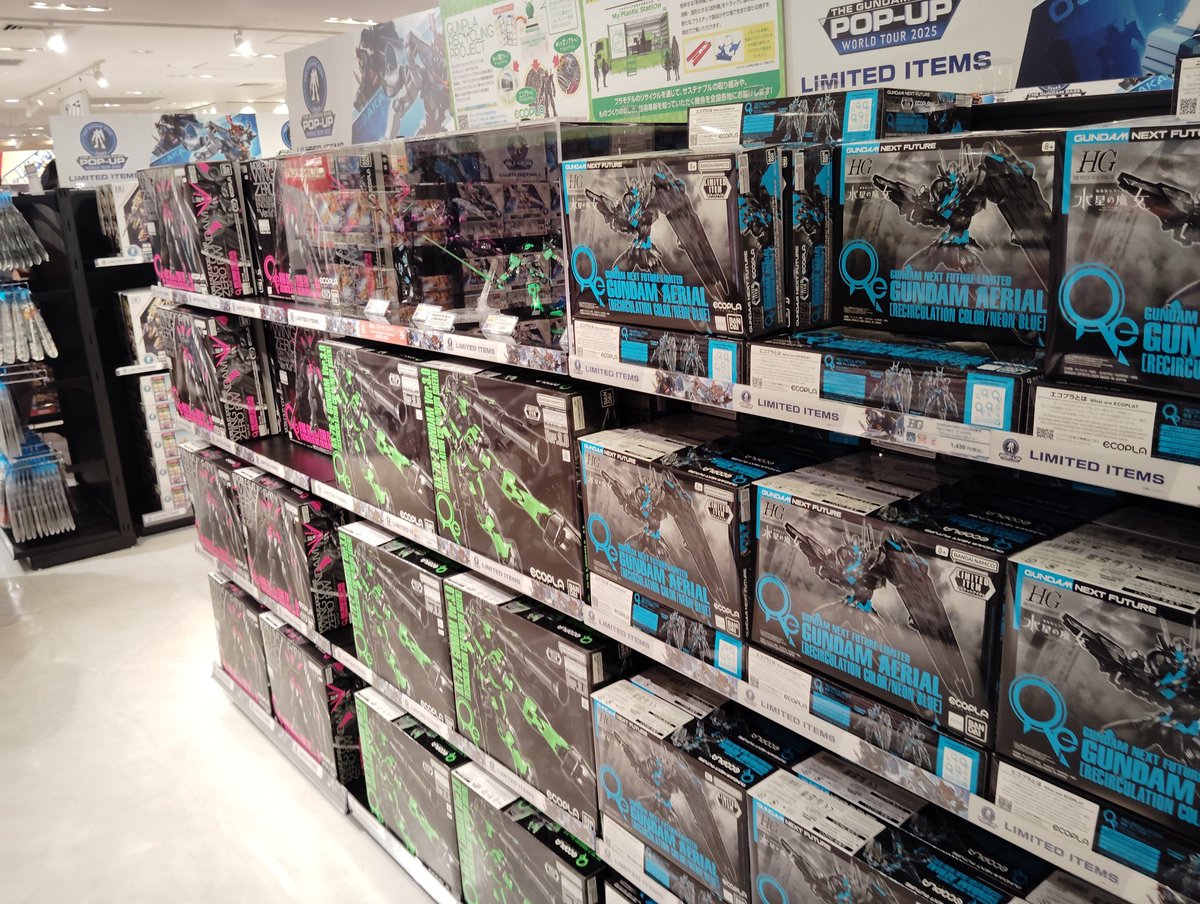 mahoutukae's tweet photo. ガンダムベース大阪
あとエコプラ、エアリアル、ウイング、ガンダム、ユニコーン、とメッキ百式、クリアサザビー、ウイングゼロクリア、あとウイング以外クリア https://t.co/vLLbnSccAV