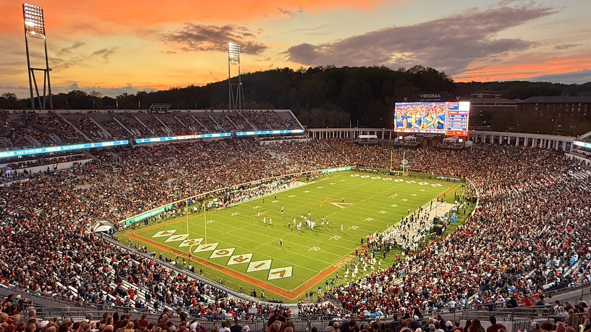 📸 Shot of the Night 📸

Scott Stadium - Charlottesville, VA

• 3rd career <a href="/UVAFootball/">Virginia Football</a> game (2019, 2024 &amp; 2025)

#GoHoos ⚔️