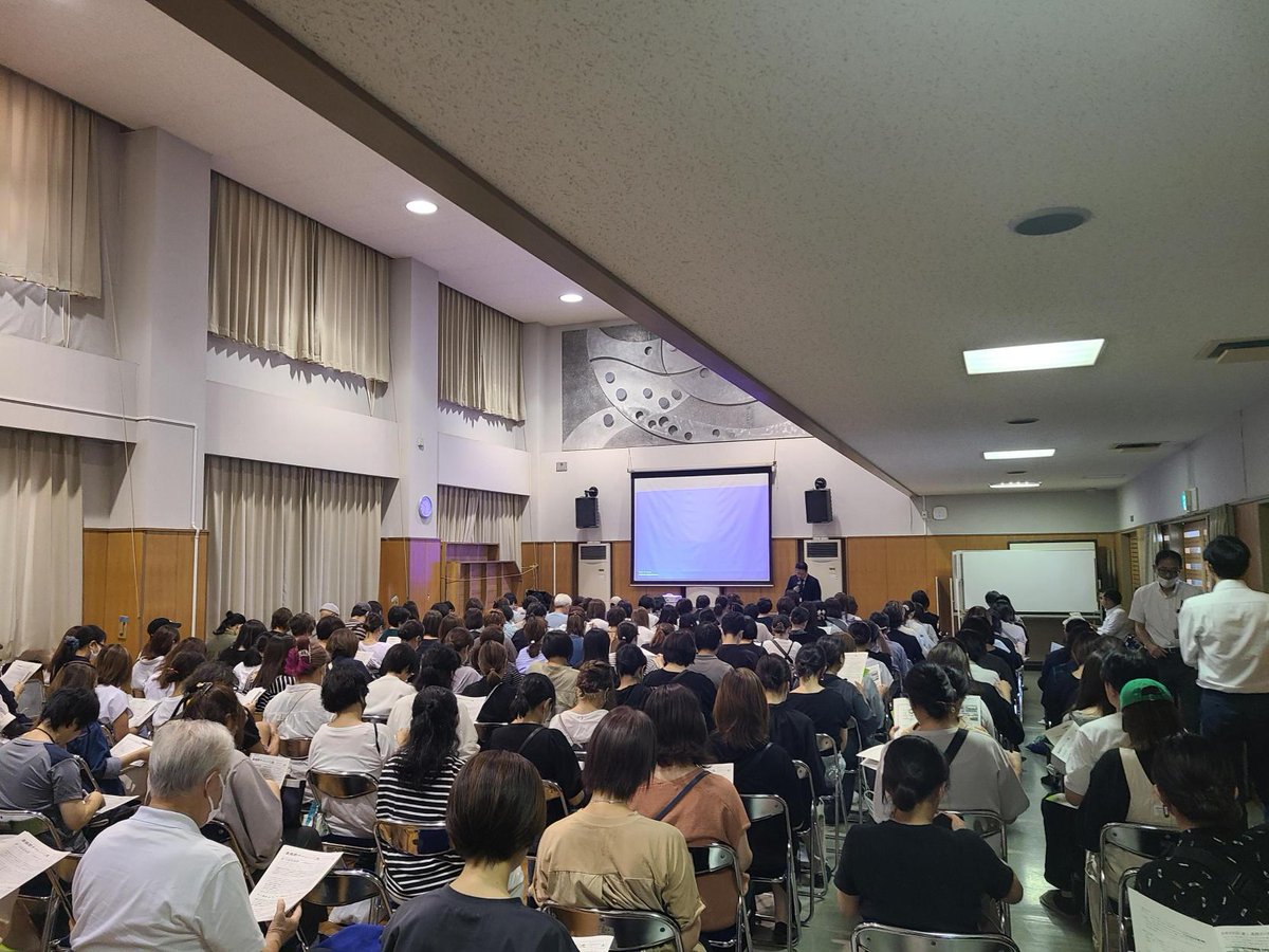 ２学年保護者会
本日、保護者会にて学校生活の様子、来年度の選択科目について、模試について、修学旅行についての話をしました。
#葛飾野　#葛飾野高校