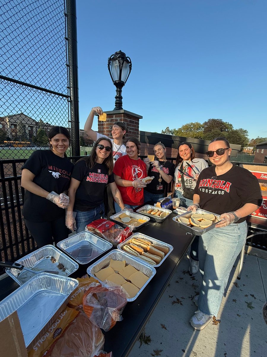 Tracey Hanes tweet media