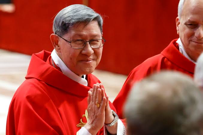 New favorite genre of photos is when during the 2025 conclave, news sites were using pics that focus on Parolin and Tagle because they were papabile while the future Pope Leo XIV was just there out of focus or cropped.