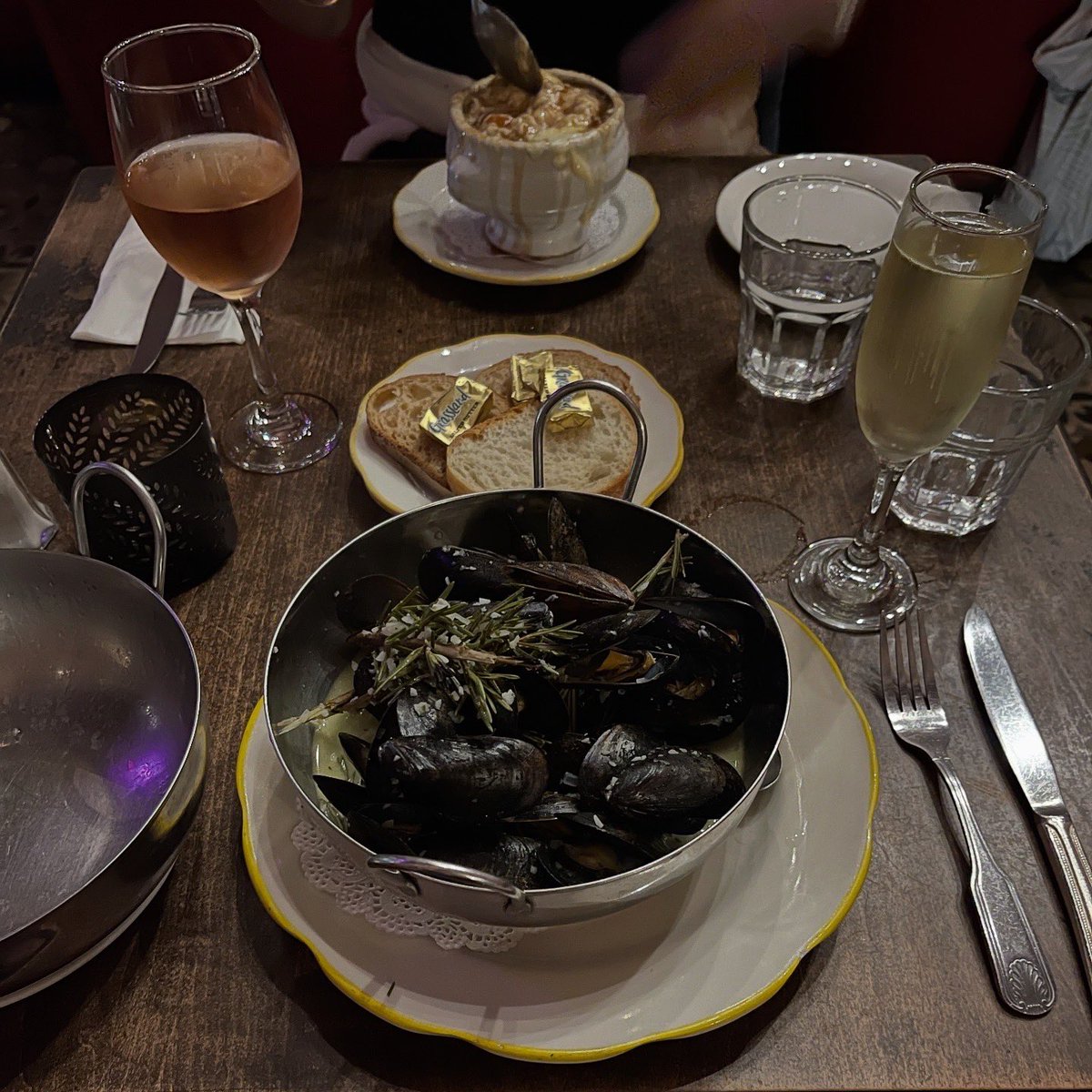 Im sooooo happy to be back LA 💖✨