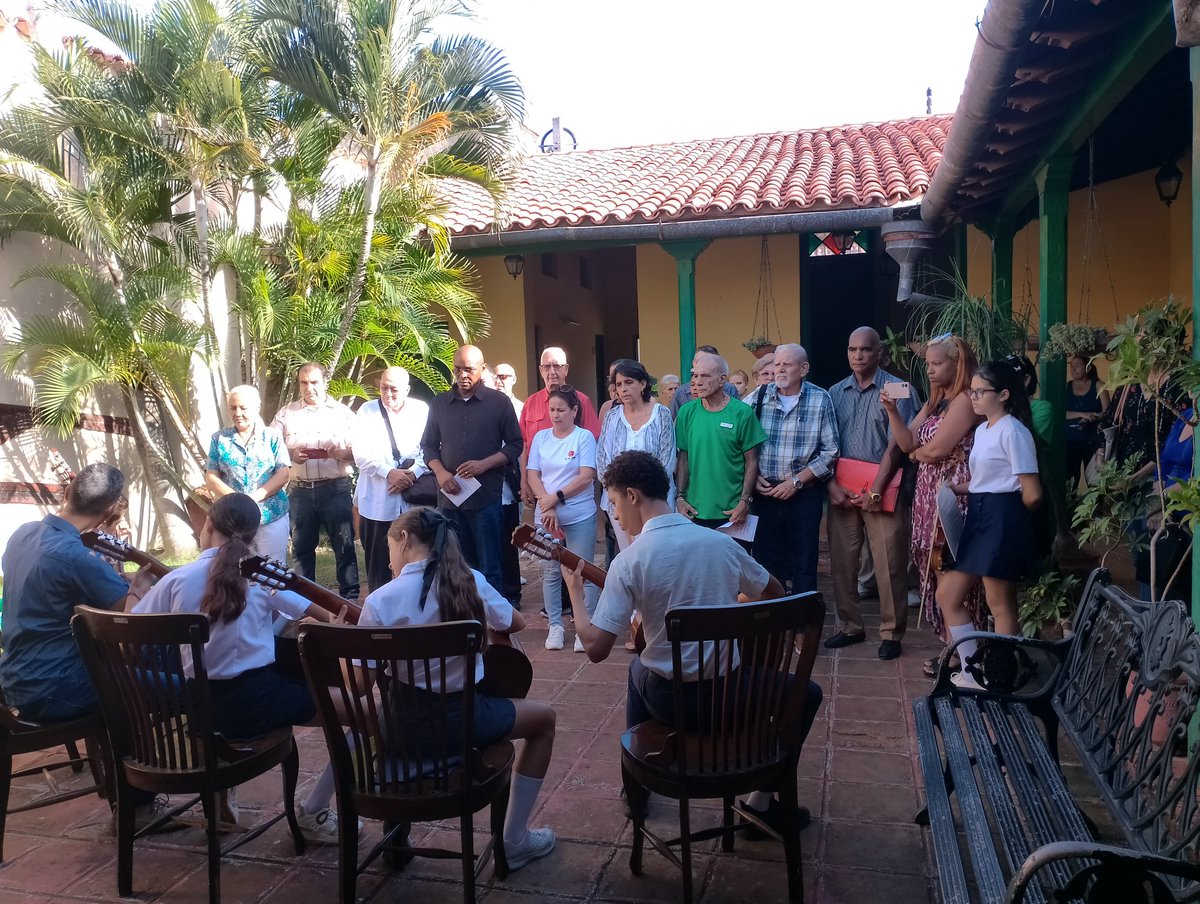 YaniselSanchez4's tweet image. En la mañana de hoy el Museo Provincial coronel Simón Reyes Hernández fue sede de la xxv Edición del Evento de Investigadores de Patrimonio Cultural.
El marco fue propicio para entregar la Condición de Distinguido Nacional al CPPC y al Museo.
#patrimonioavileño 
#LatirAvileño