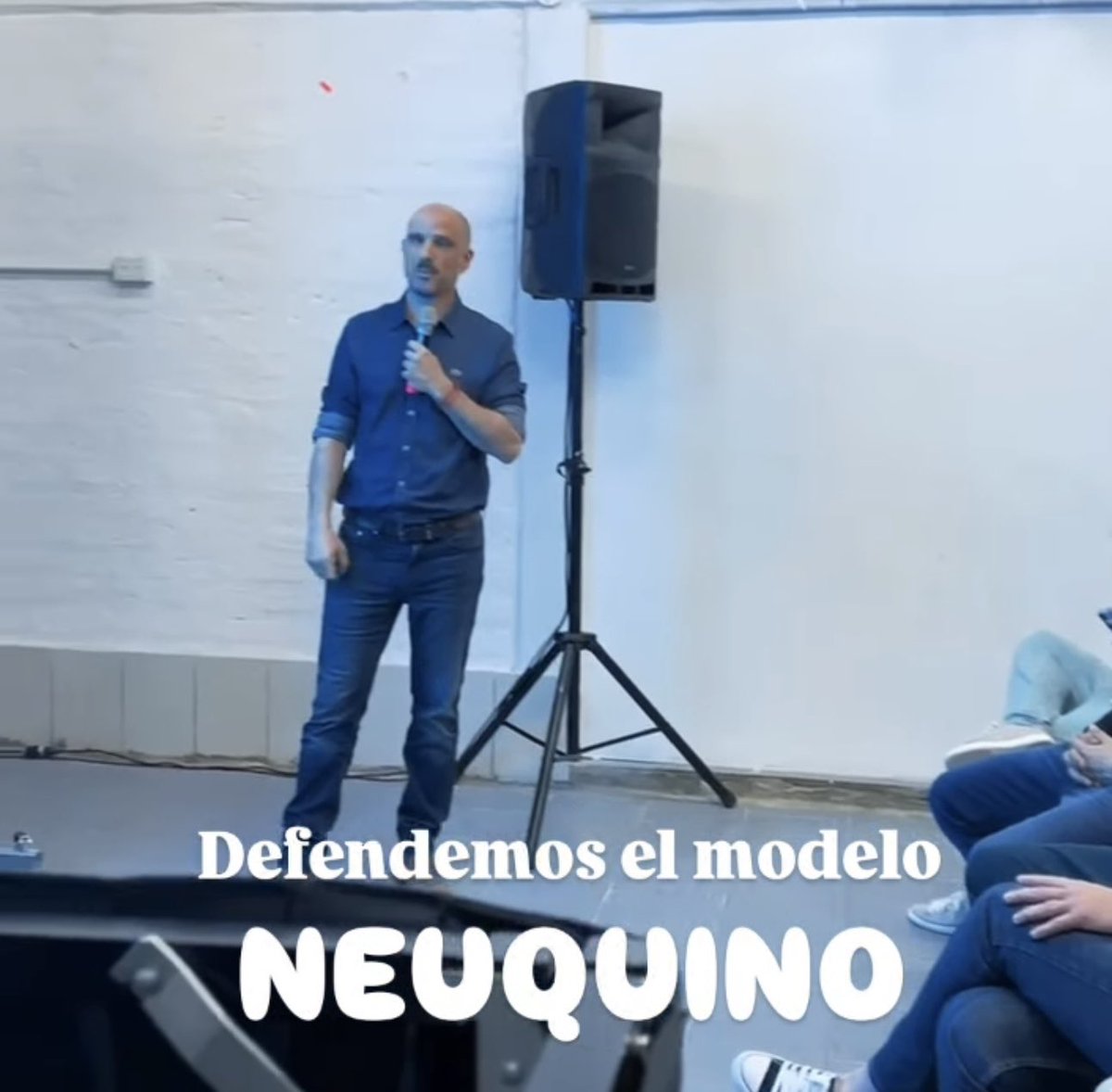 GiovanettL's tweet photo. Acompañamos a @pepeousset junto a @SantiGalindezok, @tatuhess  y @AlexTarifeno en una reunión con los vecinos y vecinas del #BarrioRinconDeEmilio 
#DefendemosNeuquen https://t.co/uv4wUi9Qve