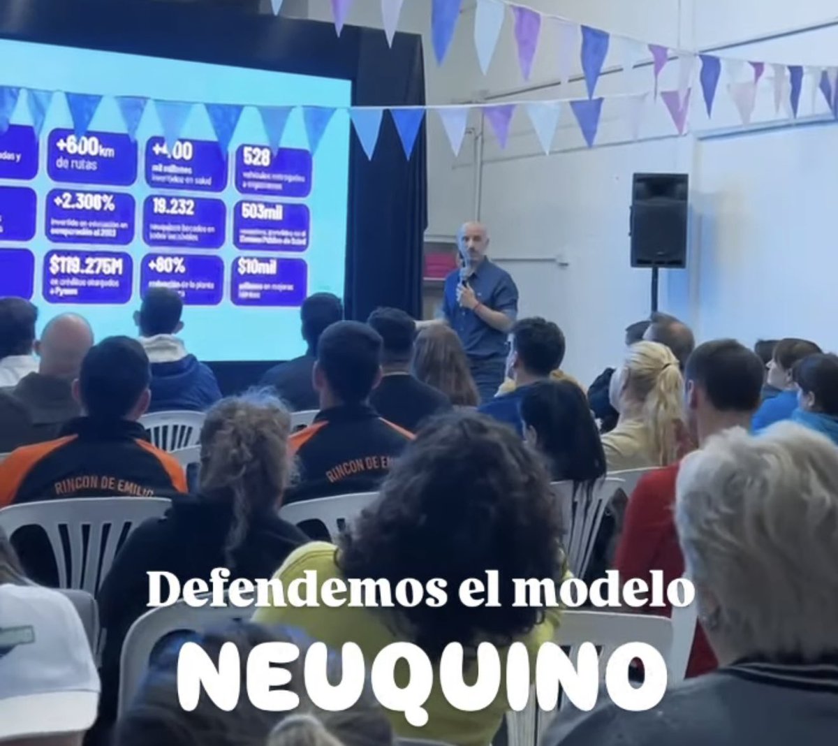 GiovanettL's tweet photo. Acompañamos a @pepeousset junto a @SantiGalindezok, @tatuhess  y @AlexTarifeno en una reunión con los vecinos y vecinas del #BarrioRinconDeEmilio 
#DefendemosNeuquen https://t.co/uv4wUi9Qve