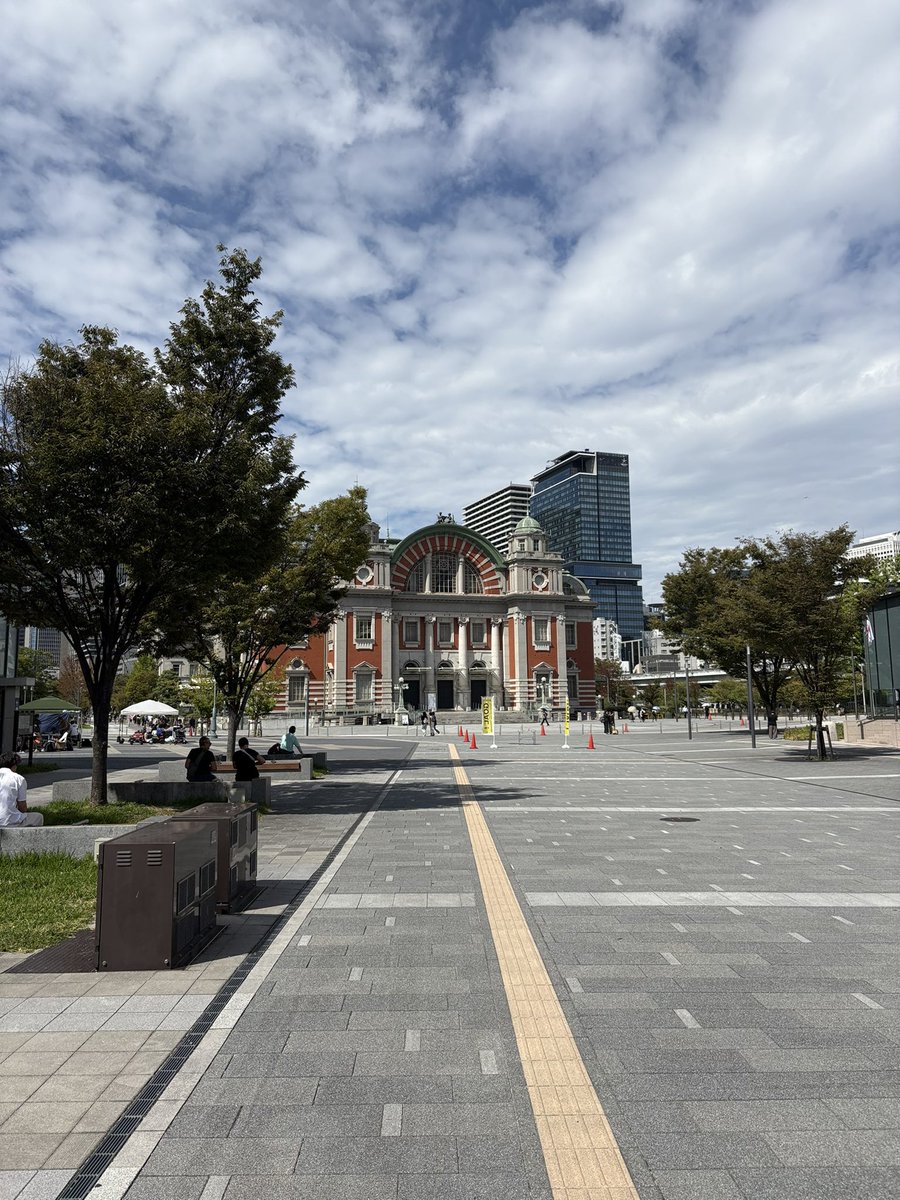 bookworm__sou's tweet photo. 大阪の図書館のビジュが良すぎた https://t.co/2tTtUxzSzC