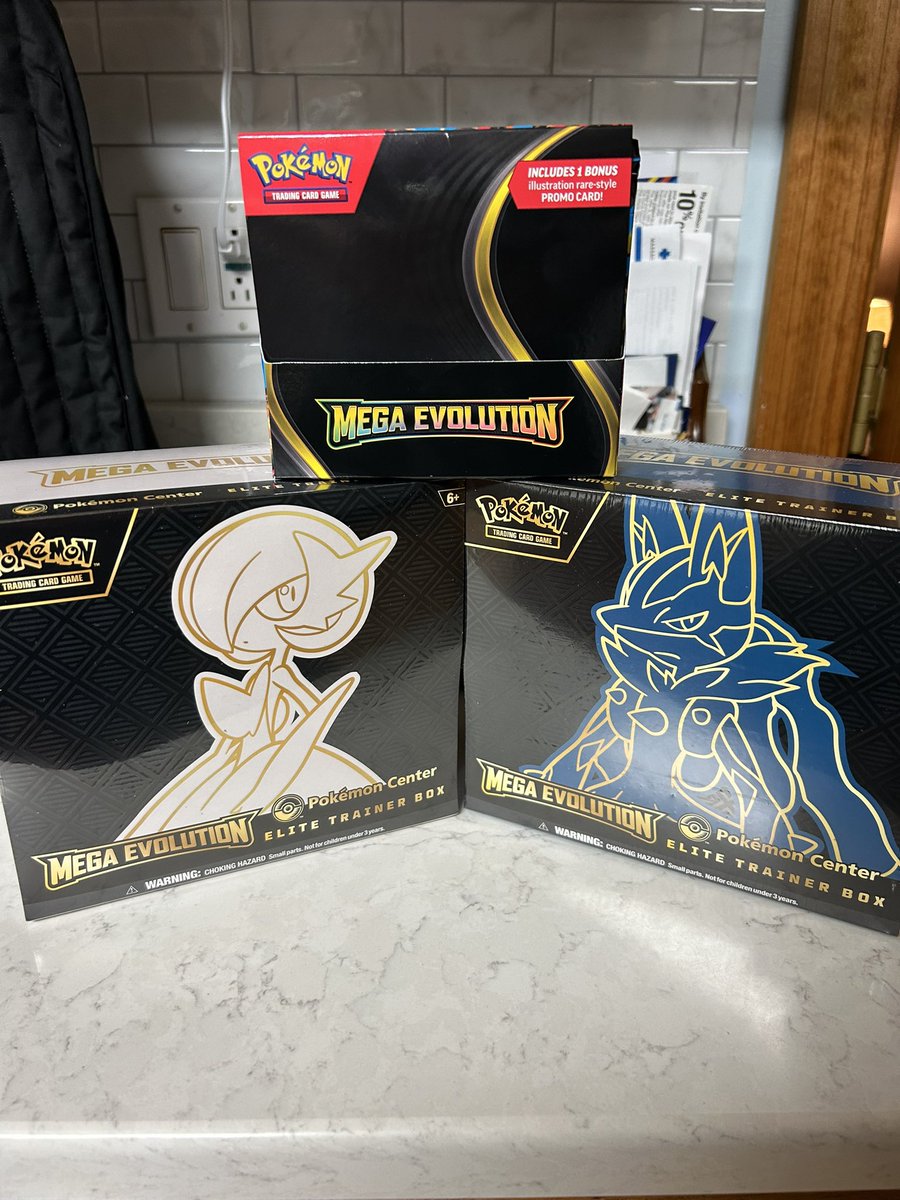 We are LIVE! First stream in a week and a half opening lots of Mega Evolution I somehow managed to preorder! You don’t want to miss this! I’ve missed you all! 🙌🏻

Twitch.tv/typhlosiontyco…