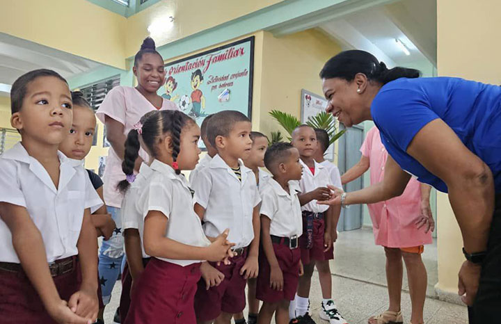 ACN_Cuba's tweet image. 🇨🇺👥 || La evaluación de las inversiones hidráulicas en ejecución, el impacto social de las obras en comunidades vulnerables y el fortalecimiento del programa de Gobierno desde desarrollo territorial fueron prioridad  del recorrido realizado por @InesMChapman en Santiago de Cuba.