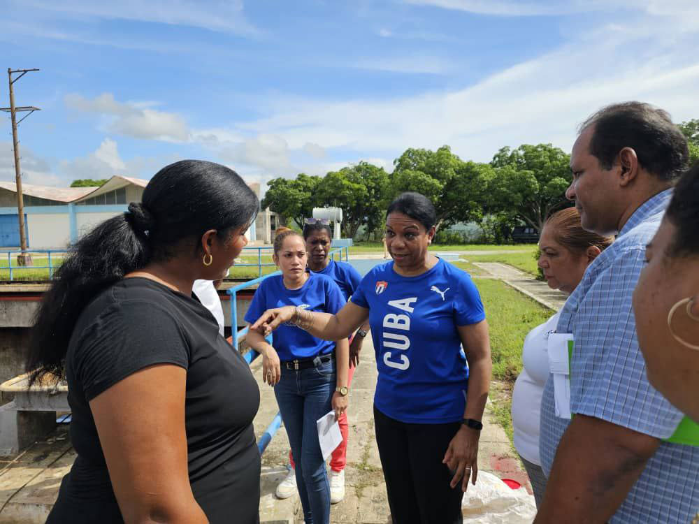 ACN_Cuba's tweet image. 🇨🇺👥 || La evaluación de las inversiones hidráulicas en ejecución, el impacto social de las obras en comunidades vulnerables y el fortalecimiento del programa de Gobierno desde desarrollo territorial fueron prioridad  del recorrido realizado por @InesMChapman en Santiago de Cuba.
