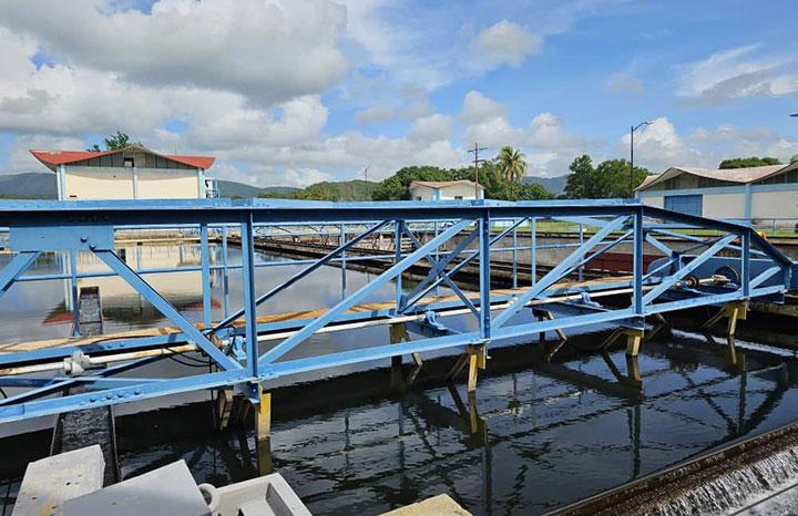 ACN_Cuba's tweet image. 🏥🫃 Visitó el Hogar Materno Heroínas del Moncada, dedicado a la atención de embarazadas con sintomatologías de riesgo.

👥 La jornada concluyó con un intercambio en el Consejo de la Administración Municipal, en el que participó el ministro de Transporte, @E_RdgzDavila.