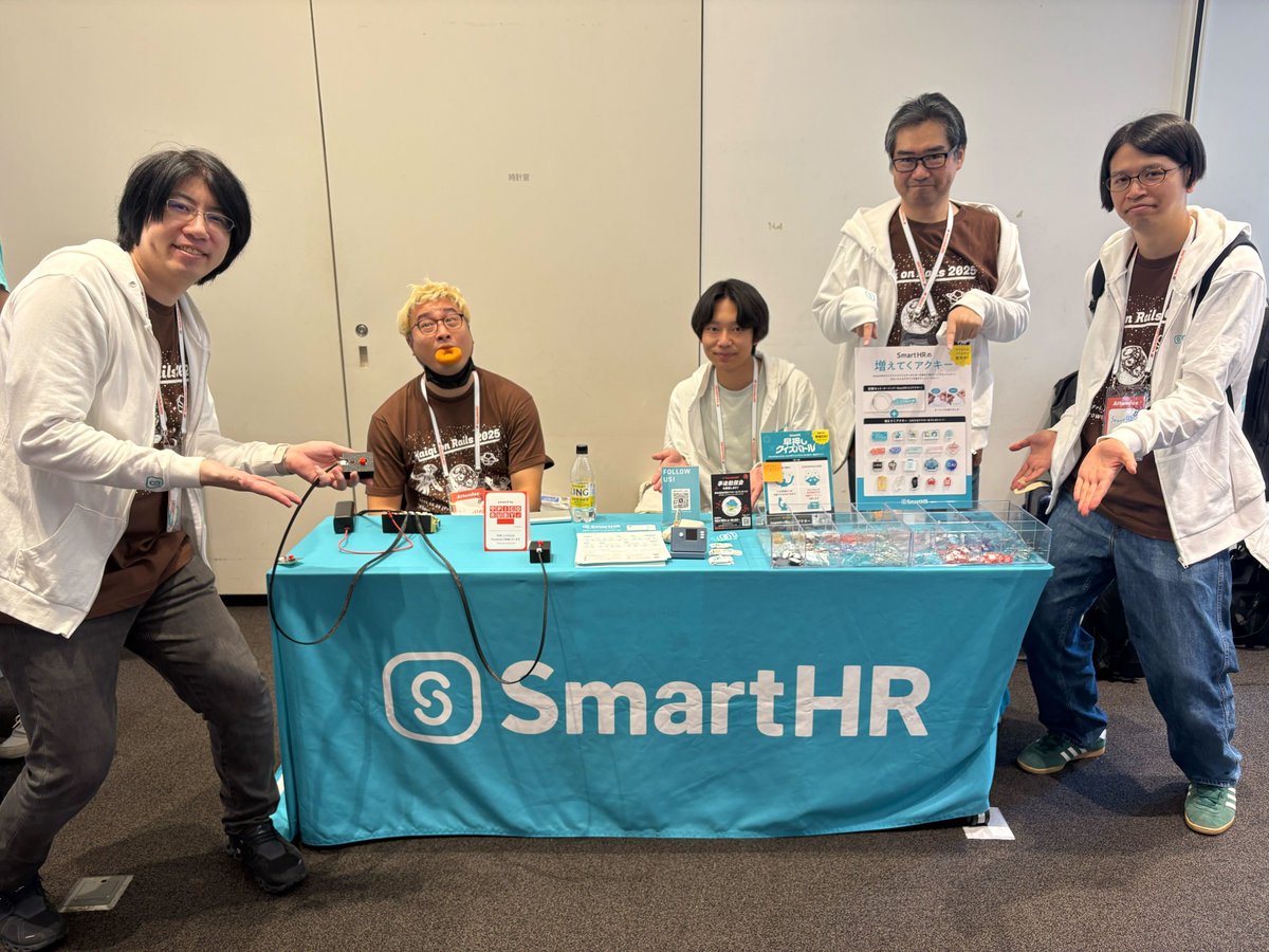 smarthr_dev's tweet image. SmartHRは本日もKaigi on Railsのブースでお待ちしております😀 早押しクイズもありますよ💡
ぜひ遊びにきてください〜！！
#kaigionrails #kaigionrails_booth