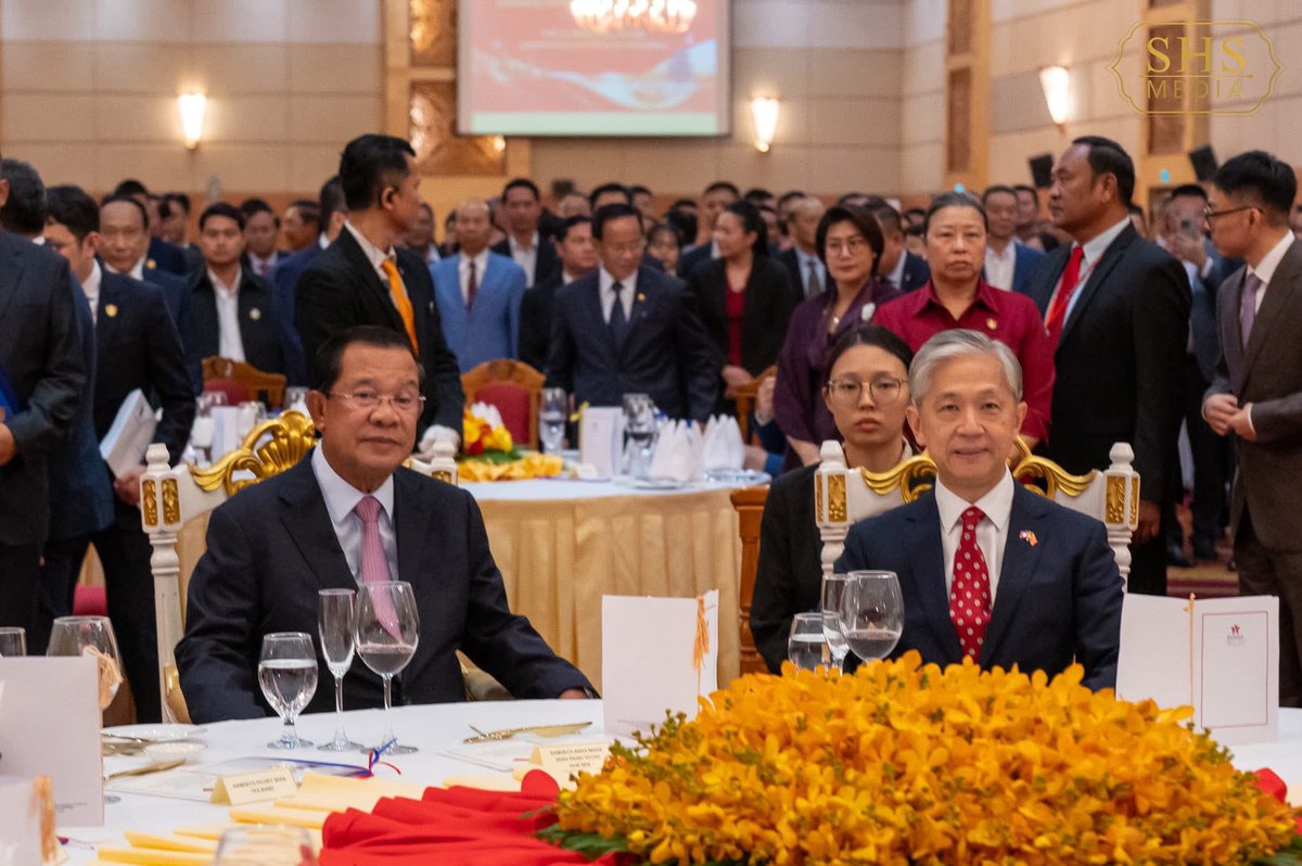 kolbotra's tweet photo. 🇰🇭🇨🇳អបអរខួបអនុស្សាវរីយ៍លើកទី៧៦ នៃថ្ងៃបង្កើតសាធារណរដ្ឋប្រជាមានិតចិន 
Congratulating the 76th Anniversary of the Founding of the PRC https://t.co/iBkziYjY6J