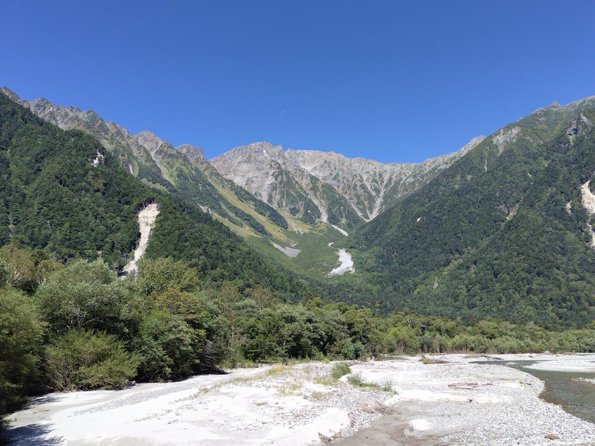 noppy_happy's tweet photo. 初めて訪れた上高地の景色に感動！行きそびれている日本国内の景勝地にどんどん行かなくちゃ https://t.co/mnZNHGvNjf