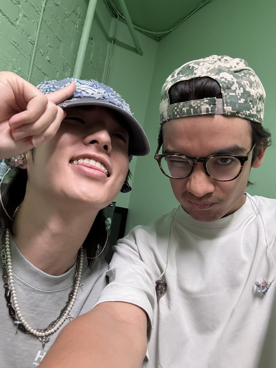 love you thank you for coming out tonight !! <a href="/eaJPark/">eaJ¹ᐟ</a>