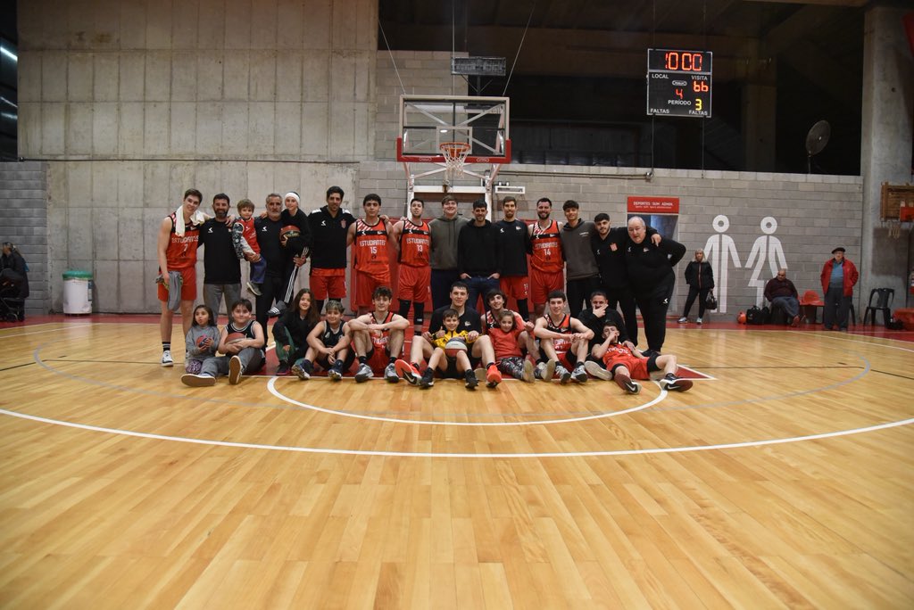 🇦🇹🏀 ¡Quinto triunfo consecutivo para @edelpbasquet! 

➡️ Los dirigidos por Lucas Conti derrotaron 96-66 a Sacachispas en UNO por el Torneo Pre Federal y continúan con su andar victorioso.