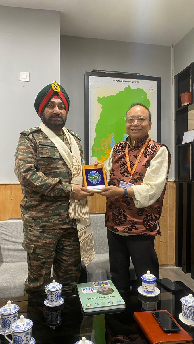 nccwbskm's tweet image. Maj Gen APS Chahal, Sena Medal, ADG NCC West Bengal &amp;amp; Sikkim Directorate, along with senior officials, met Shri Mingma T Sherpa, IAS, Secretary, Land Revenue &amp;amp; Disaster Management, Govt of Sikkim on 26 Sep 25. The discussion focused on the successful implementation of the Yuva…