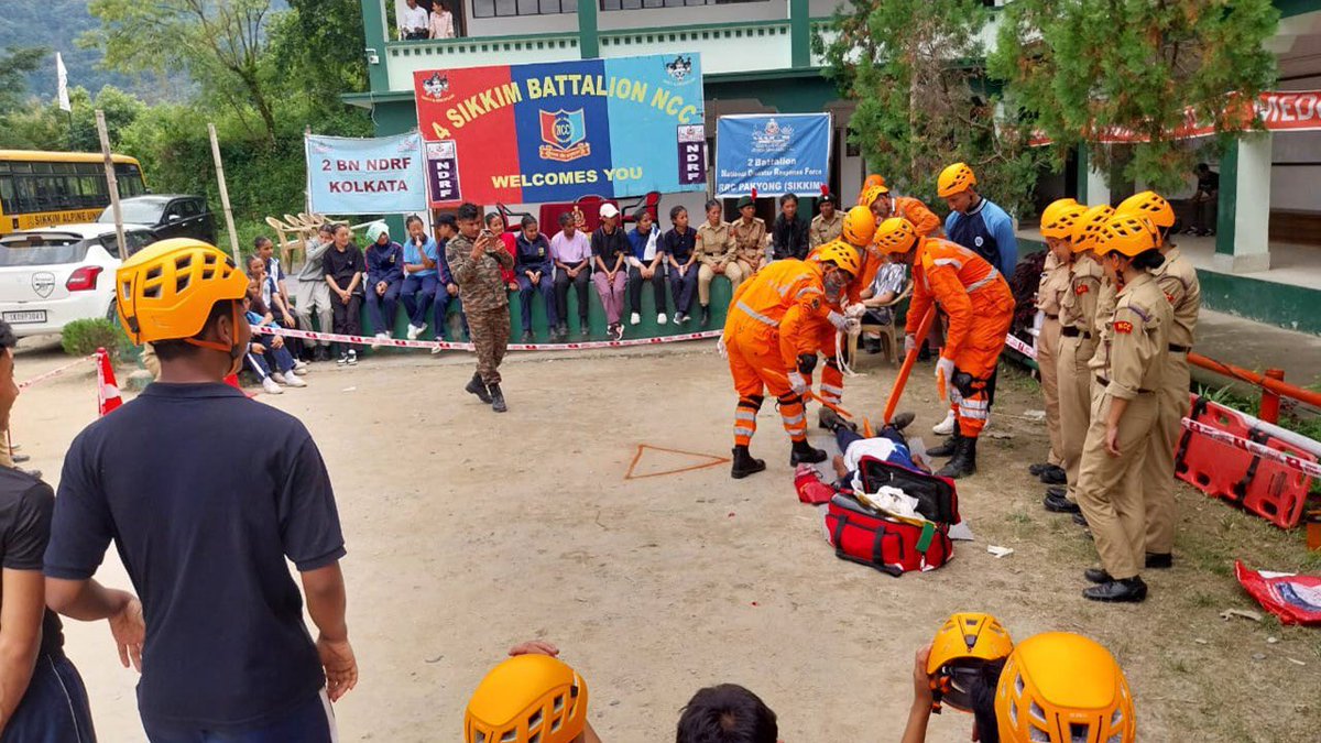 nccwbskm's tweet image. Maj Gen APS Chahal, Sena Medal, ADG NCC West Bengal &amp;amp; Sikkim Directorate, along with senior officials, met Shri Mingma T Sherpa, IAS, Secretary, Land Revenue &amp;amp; Disaster Management, Govt of Sikkim on 26 Sep 25. The discussion focused on the successful implementation of the Yuva…
