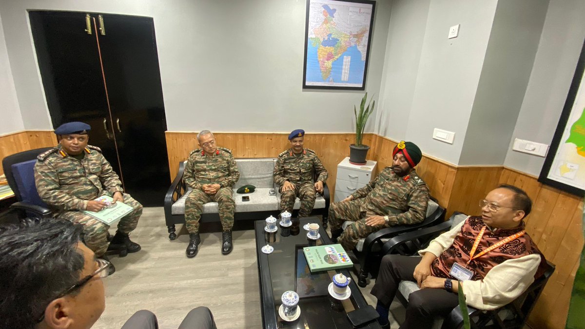 nccwbskm's tweet image. Maj Gen APS Chahal, Sena Medal, ADG NCC West Bengal &amp;amp; Sikkim Directorate, along with senior officials, met Shri Mingma T Sherpa, IAS, Secretary, Land Revenue &amp;amp; Disaster Management, Govt of Sikkim on 26 Sep 25. The discussion focused on the successful implementation of the Yuva…