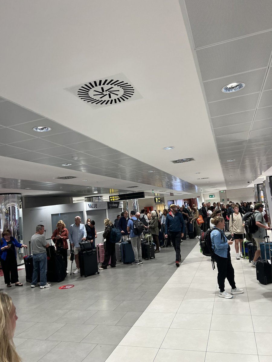 christineli's tweet photo. @airfrance we’re all backed up in #amerigovespucci #florenceairport for baggage check and there’s no one at the Air France counters. https://t.co/VSGEsD7fKP