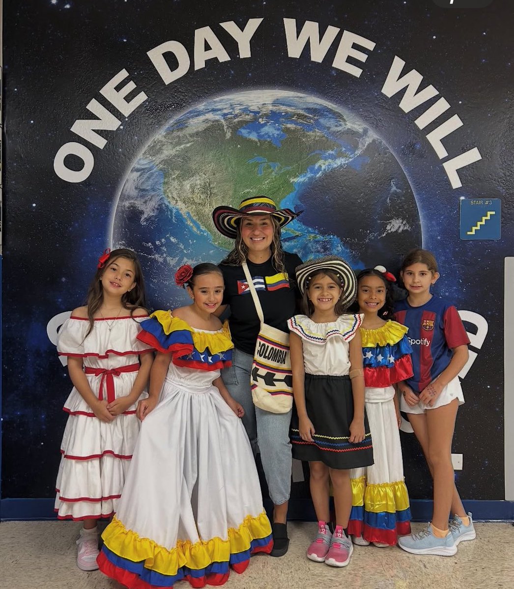 CSUSA_MLs's tweet image. Hispanic Heritage Month activities @midcapeglobal Students are learning about cultures, celebrations, and customs from around the world. #HispanicHeritageMonth #multilingualism #languageispower