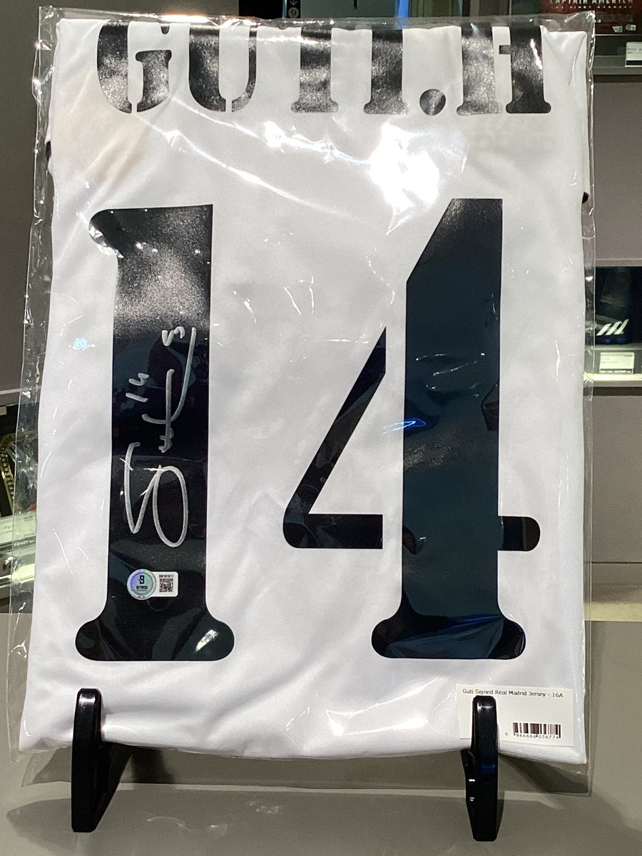 mint_d_tokyo's tweet image. #Guti 選手直筆サイン入りユニフォーム販売中です⚽️

#RealMadrid が Supercopa #uefachampionsleague を制覇、グティ選手自身もキャリアハイとなる14ゴールを決めた01/02シーズンのユニフォームとなっております🔥

決定になる方は是非当店まで👍#マドリーダービー #ラリーガ #レアル