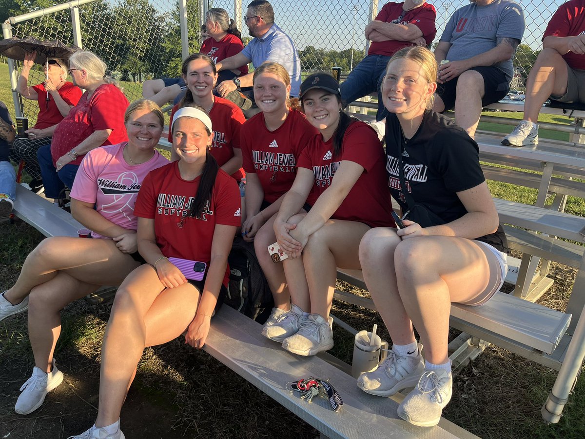 Emma Ryan tweet media