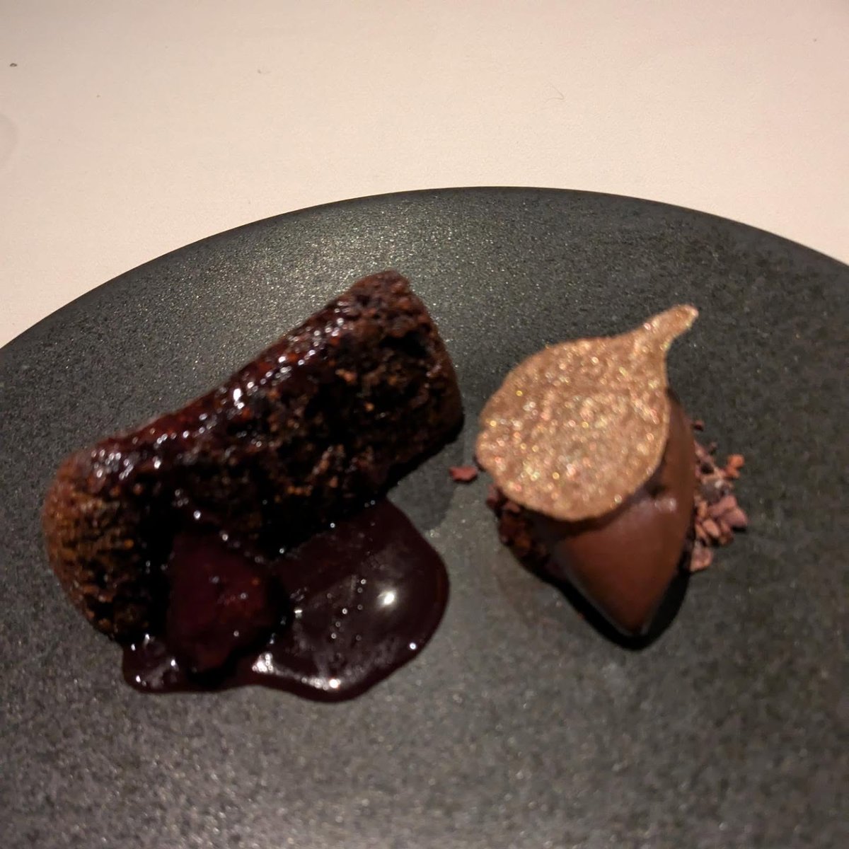 OliBKxSEA's tweet image. Finally clocked out for the week! Treated myself to a proper dinner at Canlis in Seattle — after a week of being crushed by work, I needed this. Life isn’t just about the grind; it’s also about good food and beautiful views. 🍷✨

#SeattleEats #Canlis #FridayVibes