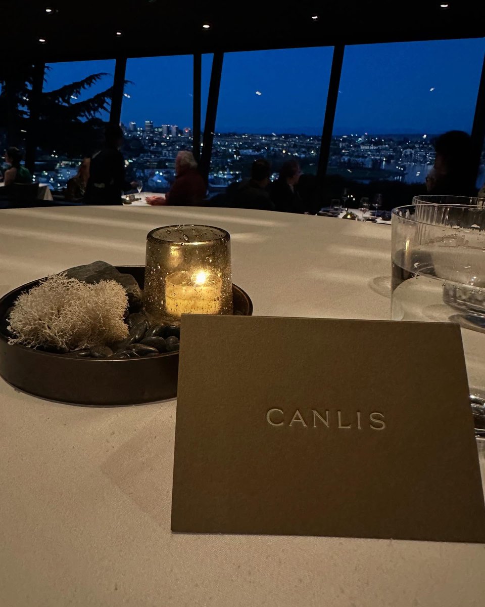 OliBKxSEA's tweet image. Finally clocked out for the week! Treated myself to a proper dinner at Canlis in Seattle — after a week of being crushed by work, I needed this. Life isn’t just about the grind; it’s also about good food and beautiful views. 🍷✨

#SeattleEats #Canlis #FridayVibes