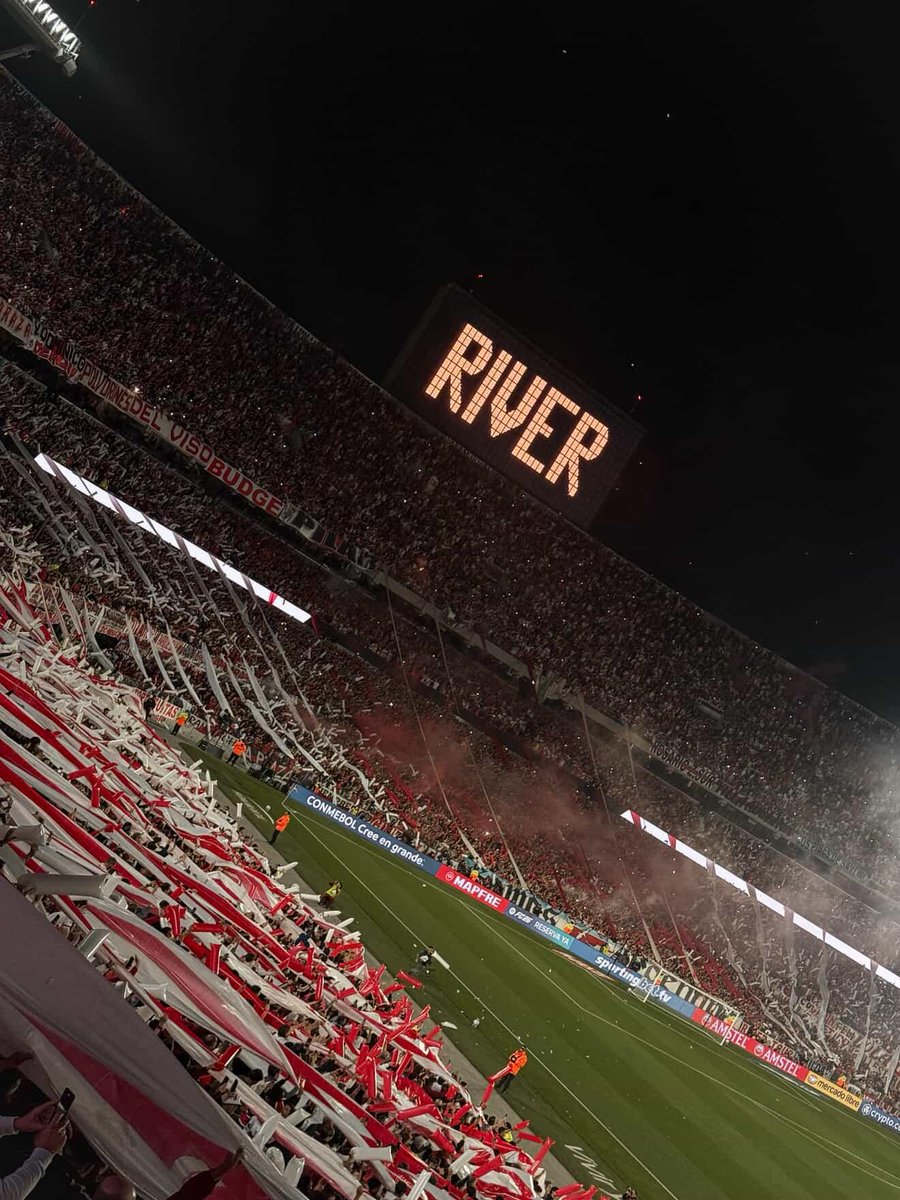 Yo soy de River, de River de corazón
Aunque ganes, aunque pierdas
Aunque no salgas campeón