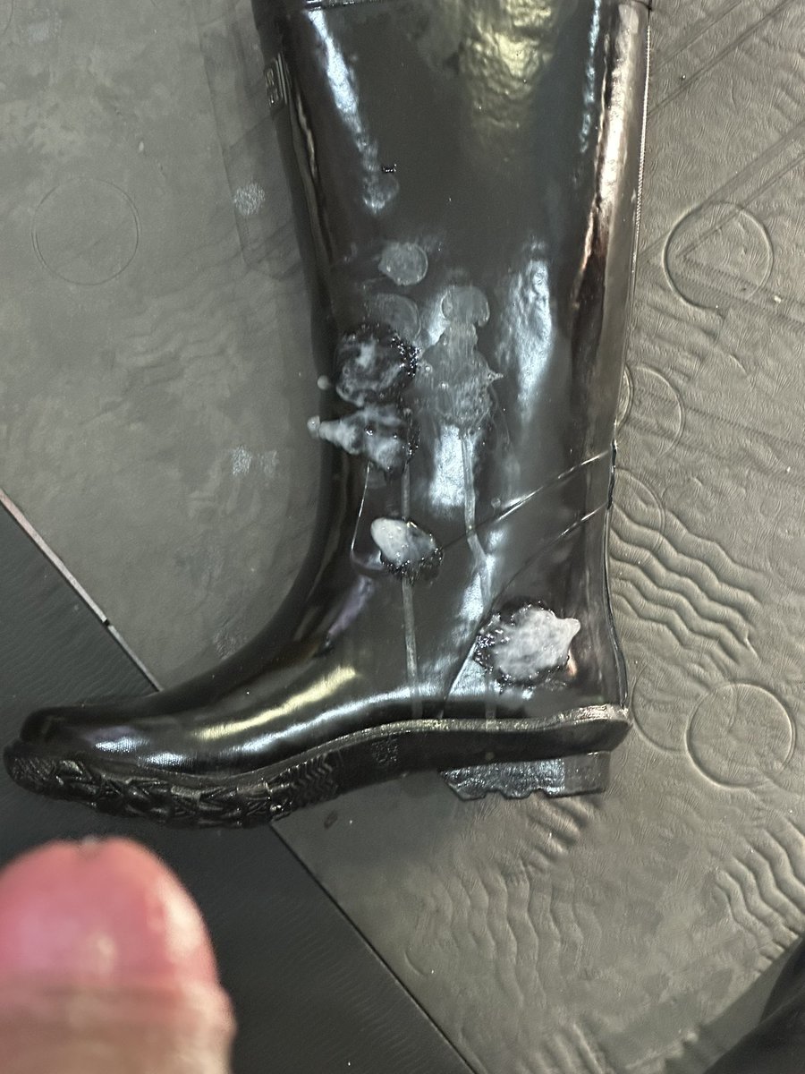 谁给我清理靴子

#雨靴 #latex #rubber #胶衣