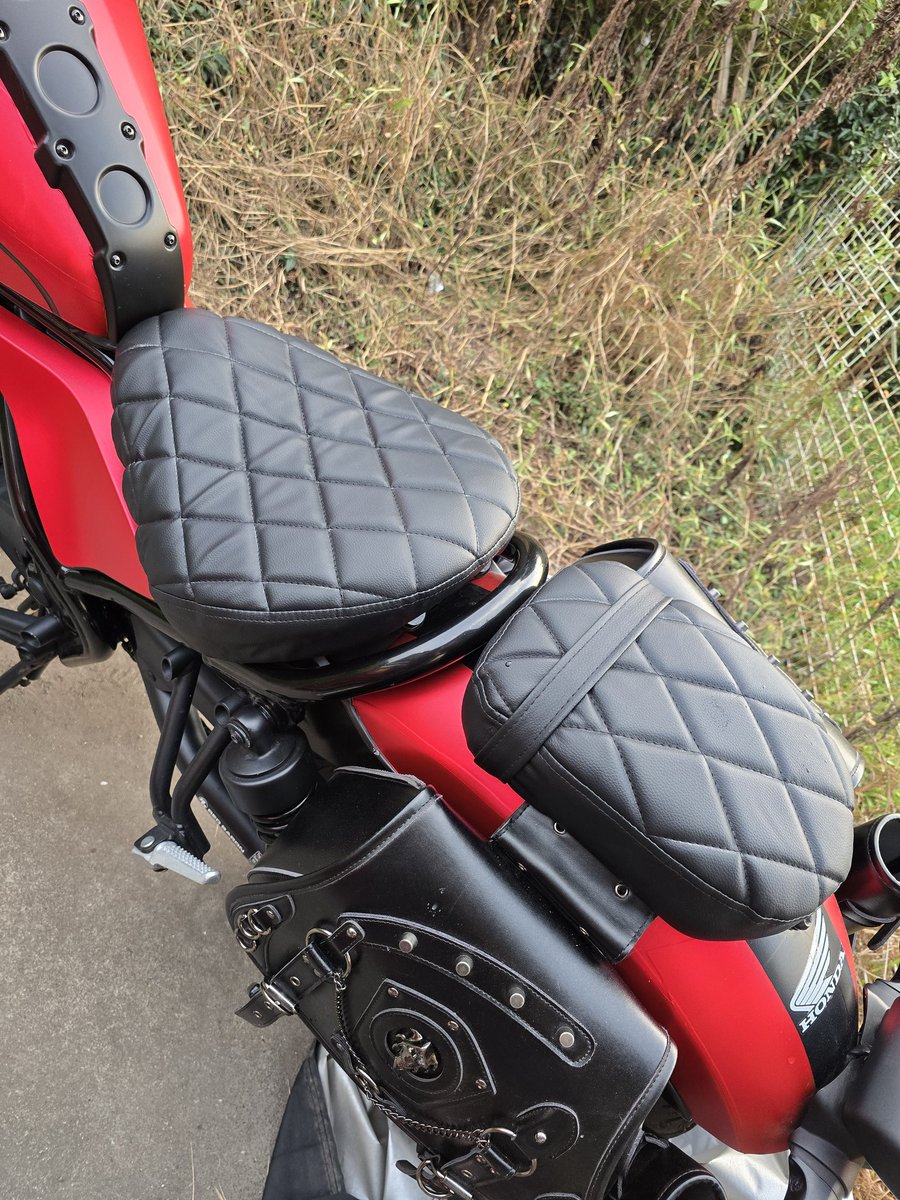 RAIMI1022's tweet photo. レブル250
カスタム記録
シートカバーをインストール❗
これでおしりが痛くなくなった😁
見た目もよし❗
座ってよし❗
#レブル250
#Rebel250
#バイク好きな人と繋がりたい
#バイクカスタム
#赤レブル
#シートカバー
#鹿児島県 https://t.co/ohTkE0XteB