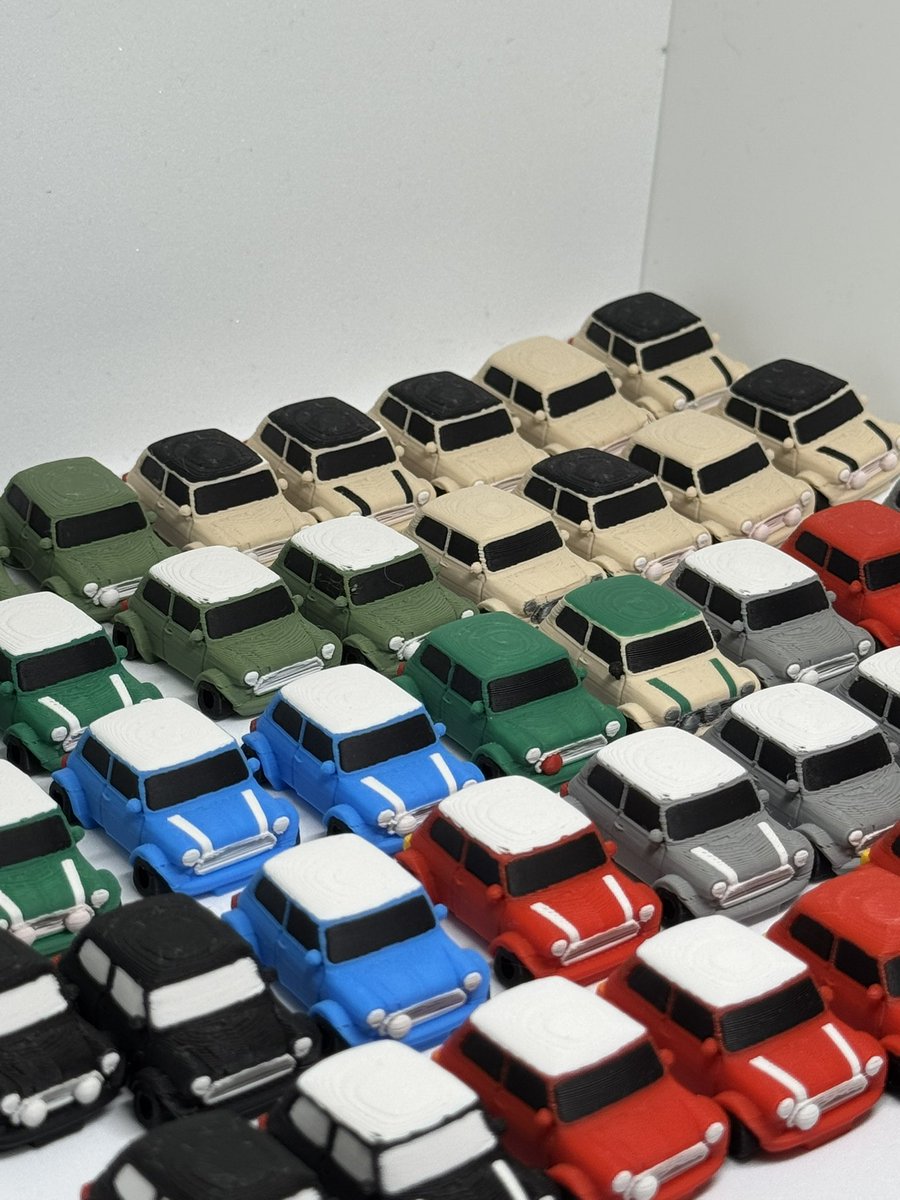 giemon00's tweet photo. 3Dプリンター製ミニminiカー完成。7色各9パターンのミニ。全63種類＋特別仕様のうちのミニ。その中からお友達のミニを並べてみた。 https://t.co/tVqSic87MQ