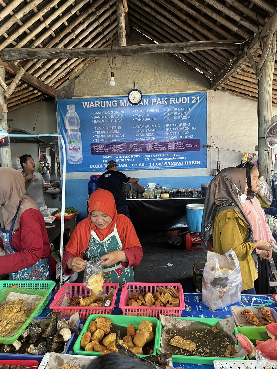 Sarapan yang dahsyat bet dah.

Rekomendasi maksi nanti enaknya afa nichh?