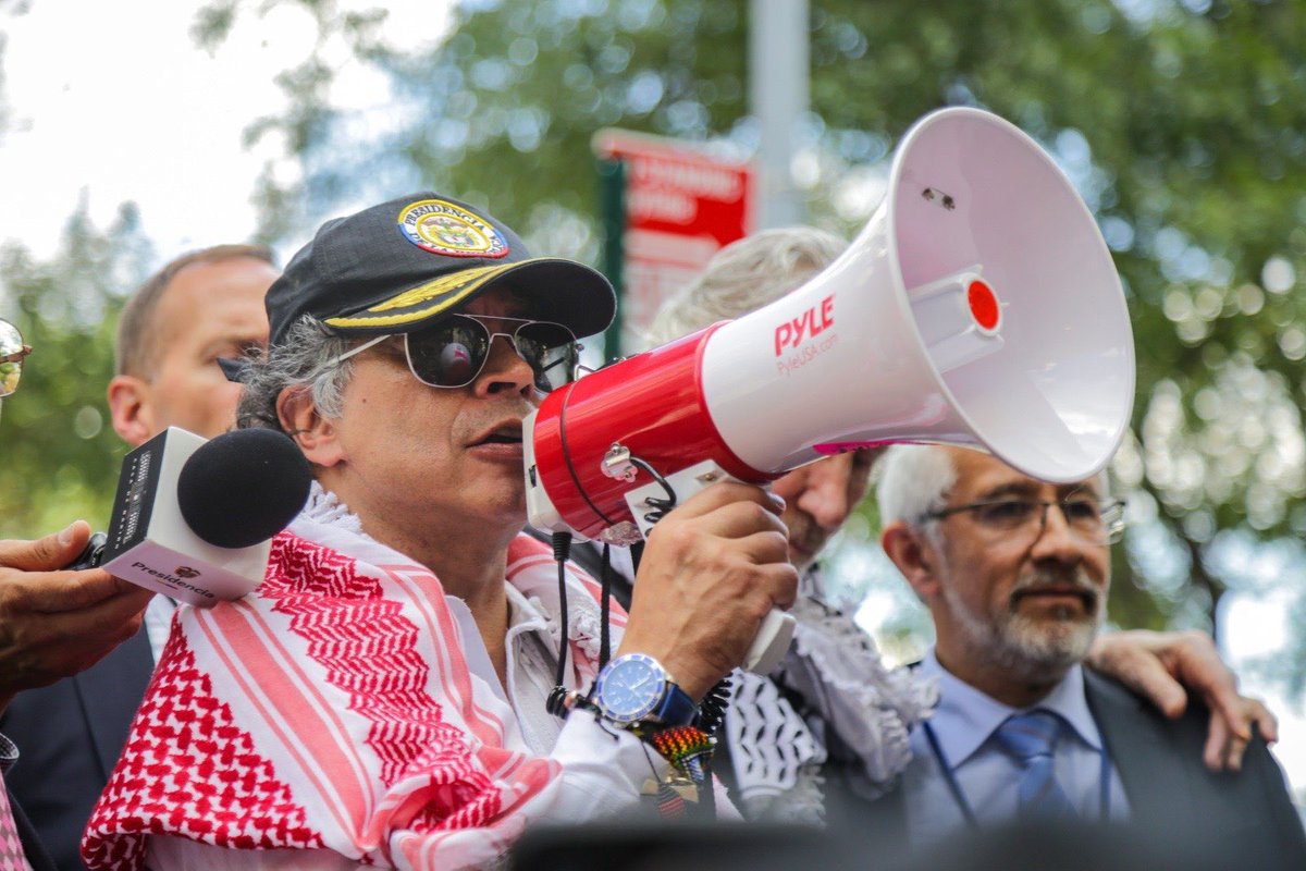 SuppressedNws1's tweet photo. ⚡️🇺🇸🇨🇴BREAKING:

The U.S. State Department announced that it will revok Colombian President Gustavo Petro’s diplomatic visa after he joined demonstrators in New York and urged the West and the U.S. to stop supporting Israel. https://t.co/mFtZjqvvLb