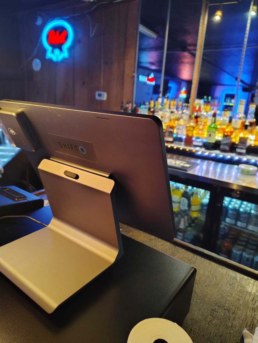 CPando_SkyTab's tweet image. 🥩🔥 Attention meat lovers! Charlie Joe’s Bar &amp;amp; Grill in Paducah, KY is the spot you’ve been waiting for. From juicy steaks to mouthwatering classics, every bite is packed with flavor. 🍔🍖
👉 Pro tip: The Ribeye is an absolute MUST-TRY! 🤤
They’ve also partnered with @Shift4 to…