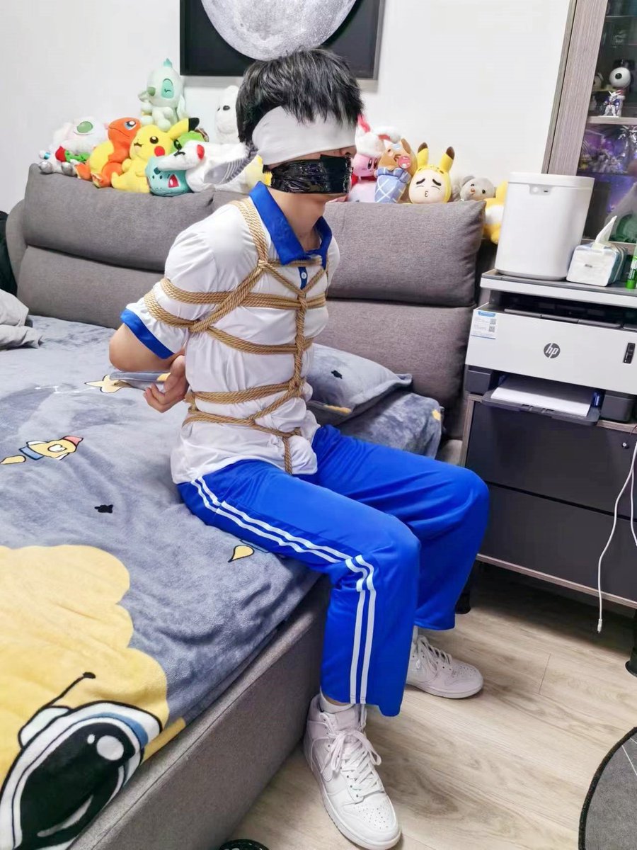脏了的白球鞋 tweet media