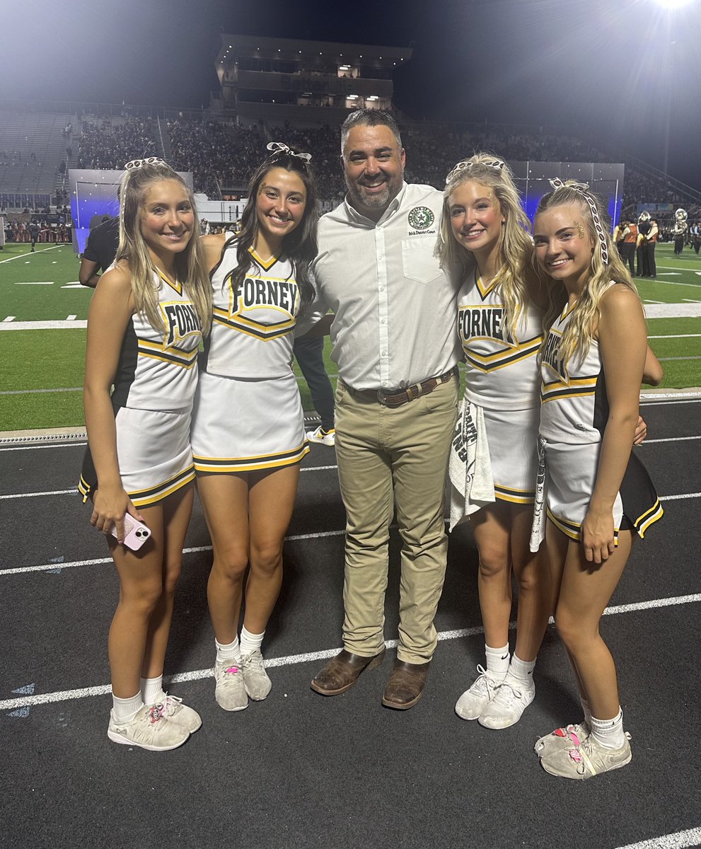 redeemedwretch5's tweet photo. Friday night lights with my girl https://t.co/ZDMub8Qenm