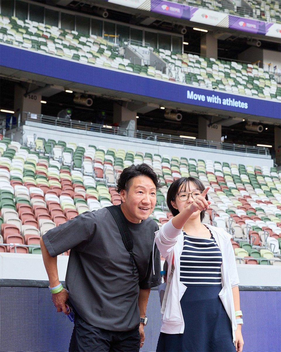 ASICS_JP's tweet image. ◤Move with athletes ASICS
東京2025世界陸上キャンペーン◢

9/14に本キャンペーン当選者(OneASICSメンバー限定)で、大会観戦ツアーを実施。
親子をホスピタリティラウンジに招待し、その後の観戦も体験。

OneASICS詳細
＞asics-japan.visitlink.me/RDZ0OY

#東京2025世界陸上 #WCHTokyo25
@WATokyo25