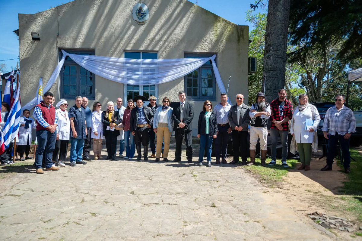 AnibalPedrozo's tweet photo. 125 años de Escuela 18 de Tacuarembó. @primaria_anep https://t.co/9q0s16nExo