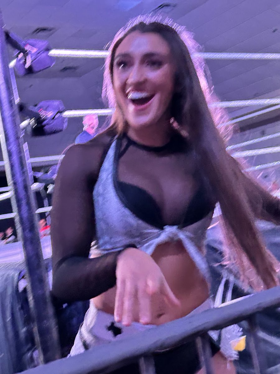 <a href="/WrenSinclairWWE/">Wren Sinclair</a> possibly cutest sign reaction i saw all night ur SO CUTE and YOU WON HELL YEAH