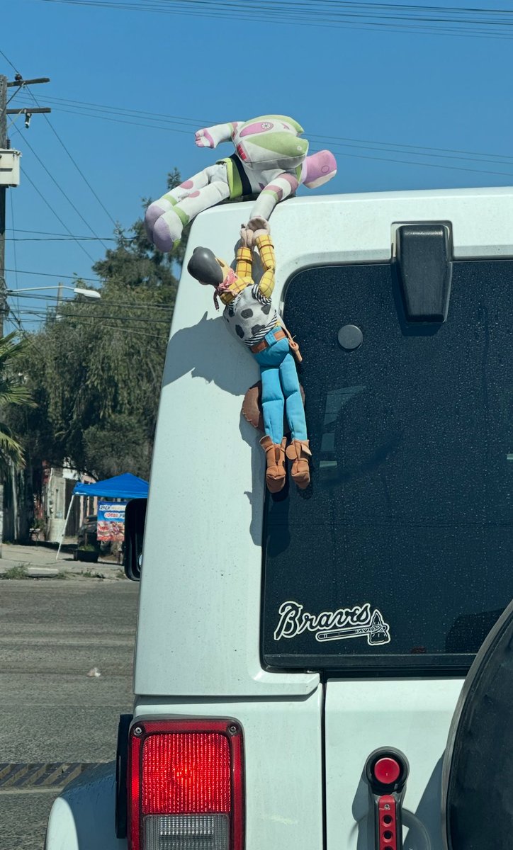 AngieTij's tweet photo. En una calle de Tijuana 🙃 https://t.co/o5b5mG9hhK