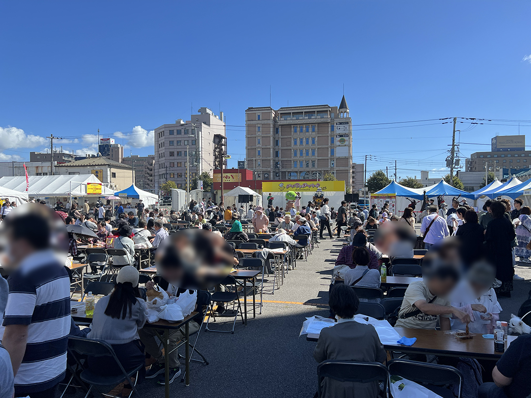 gwp_hakodate's tweet photo. 道南最大規模のグルメイベント🍽️
＼グルメワンダーパーク函館2025／盛り上がってます🎉

美味しいグルメ盛りだくさん🍽️
皆さまのご来場お待ちしております✨

#グルワン #函館 #Hakodate https://t.co/9ODwW41Qq7